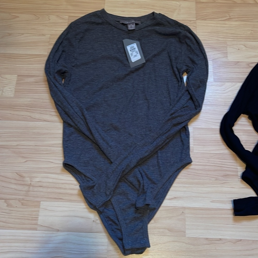 Long sleeve body suits - Picture 2 of 3